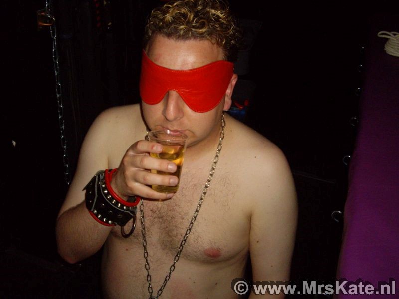 Plassex golden shower Mrs Kate House of SubMission Den Haag Plassex golden shower Mrs Kate House of SubMission Den Haag
