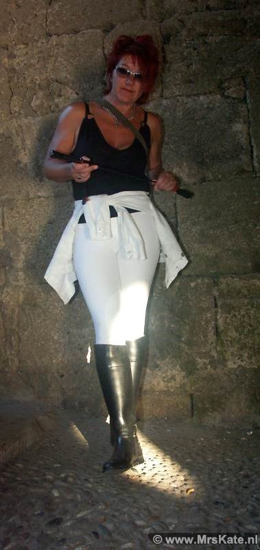 laarzen likken bootlick Mrs Kate House of SubMission Den Haag